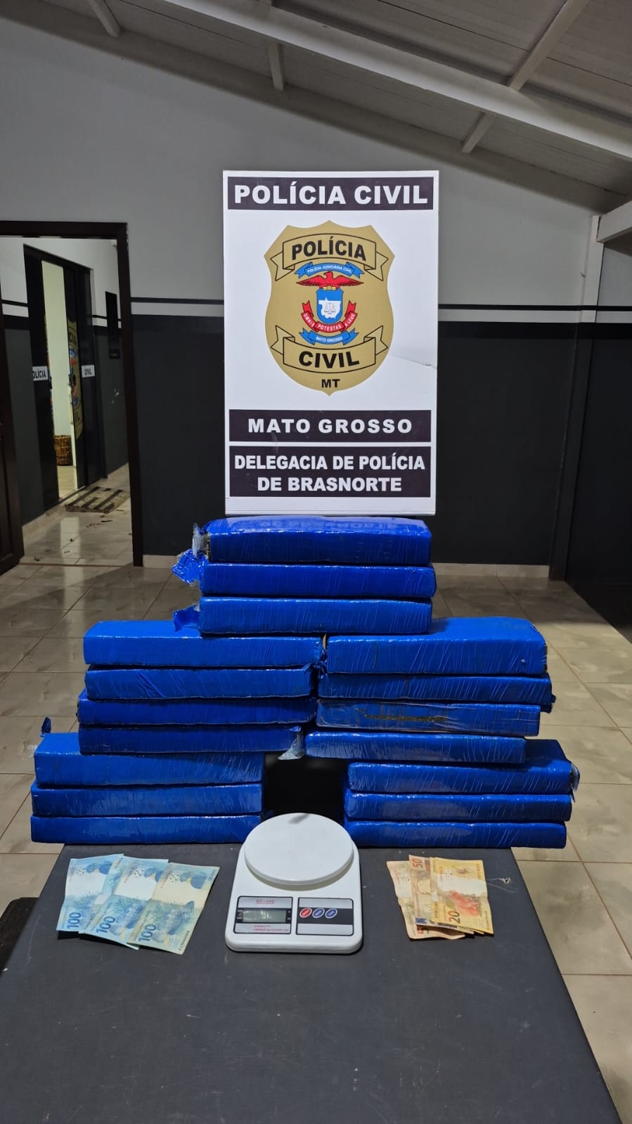 Polícia Civil prende suspeitos e apreende 17 tabletes de maconha em Brasnorte.