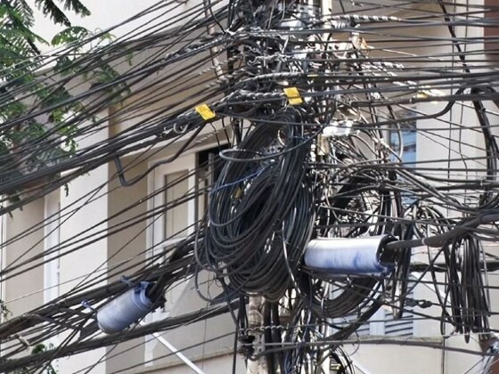 Fiação solta em Sorriso representa risco à população; MP aciona Energisa para solução do problema.