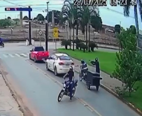 Câmera de segurança registra assassinato de motociclista em Sorriso (MT).