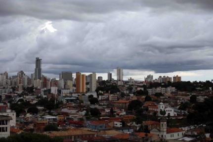 Alerta do Inmet para chuvas fortes em Mato Grosso.