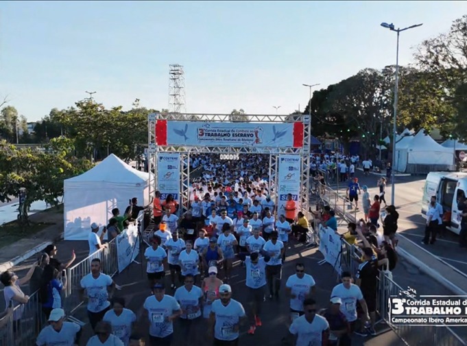Corredores participam da 4ª Corrida Estadual de Combate ao Trabalho Escravo, promovida para conscientização social.