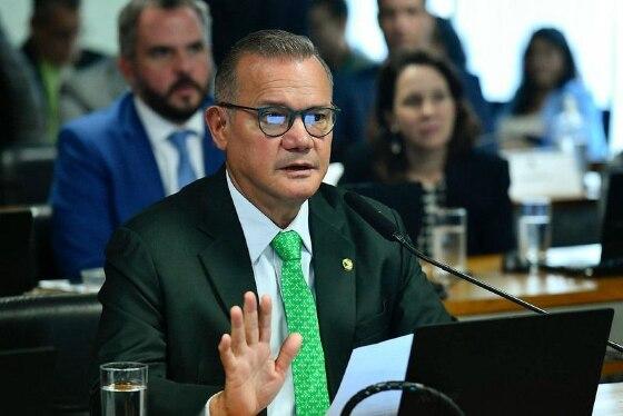 Senador Wellington Fagundes cobra voos internacionais no Aeroporto Marechal Rondon em audiência pública.