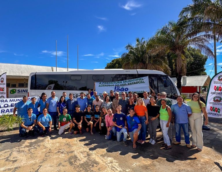 Dr. João entrega micro-ônibus para atletas em Tangará da Serra com apoio de emenda parlamentar