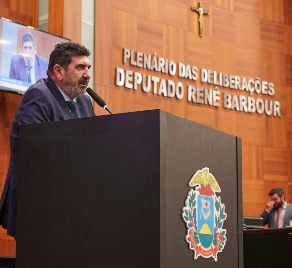 Deputado Dr. João apresenta projeto para regulamentar atuação de Assistentes de Educação Especial em Mato Grosso
