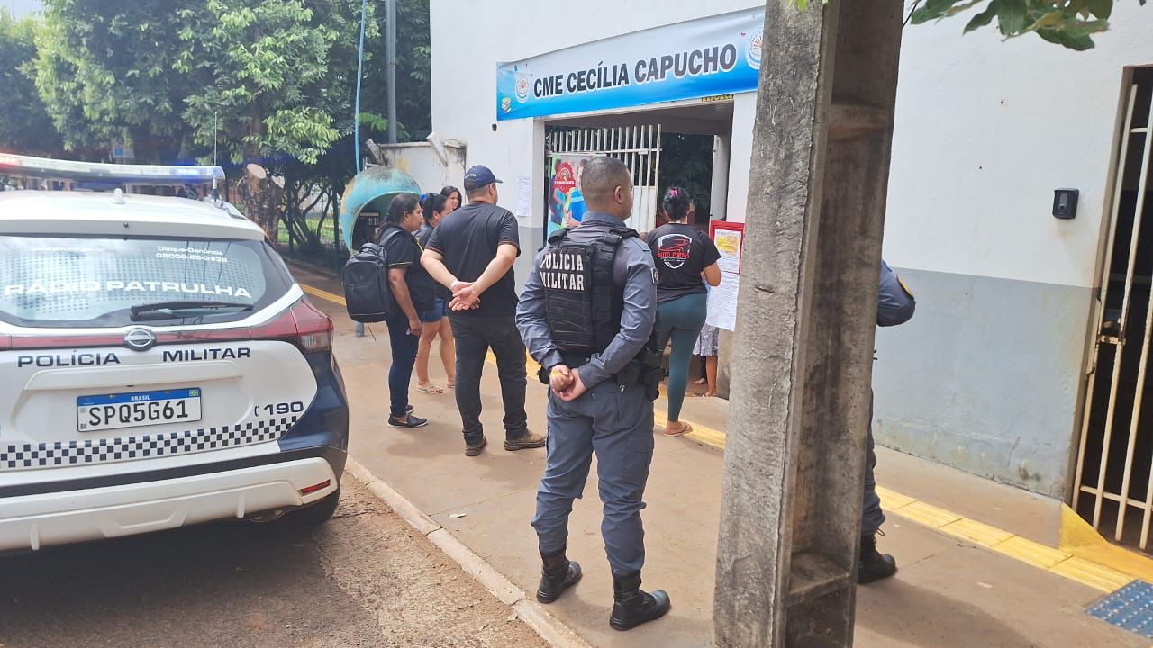 Polícia Militar realiza patrulhamento escolar durante a Operação Território Livre em Mato Grosso.