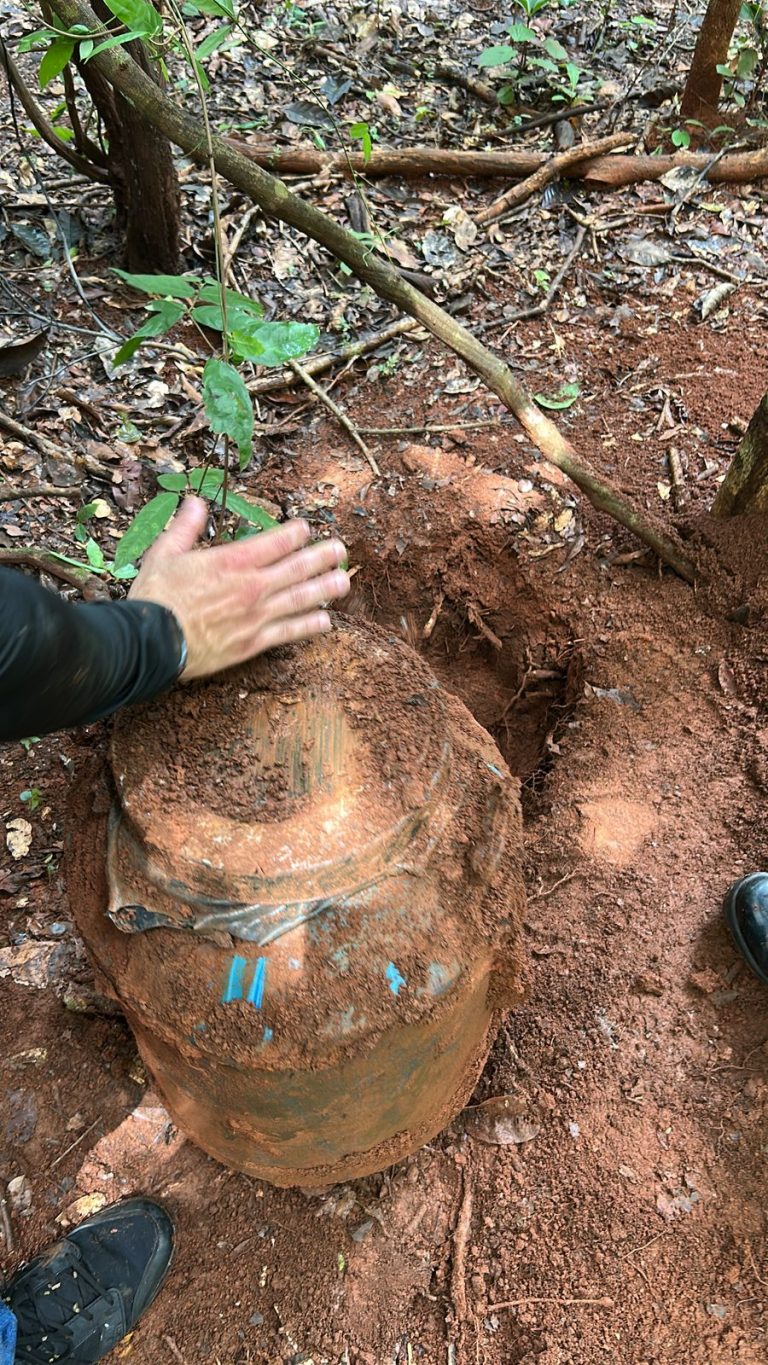 Tambor com drogas apreendido na zona rural de Tangará da Serra pela Polícia Civil.
