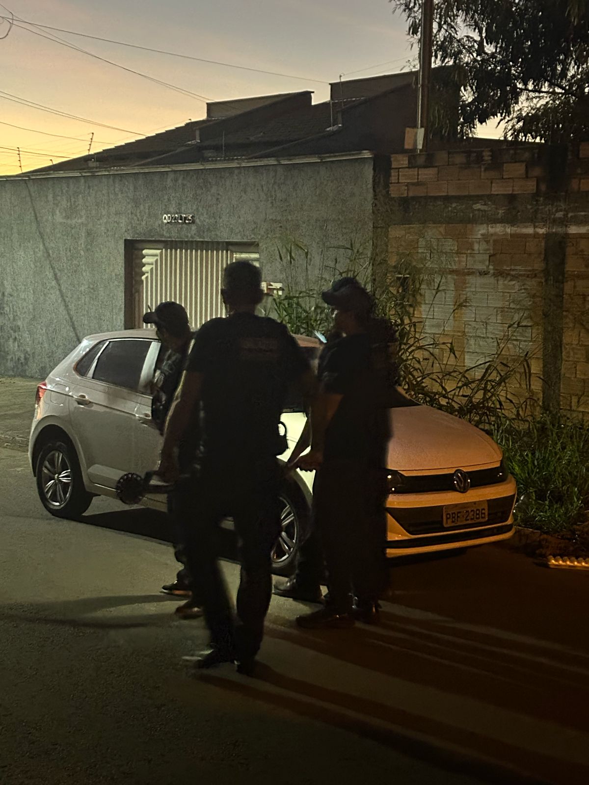 Policiais civis atuam na Operação Longa Manus contra facção em Tangará da Serra