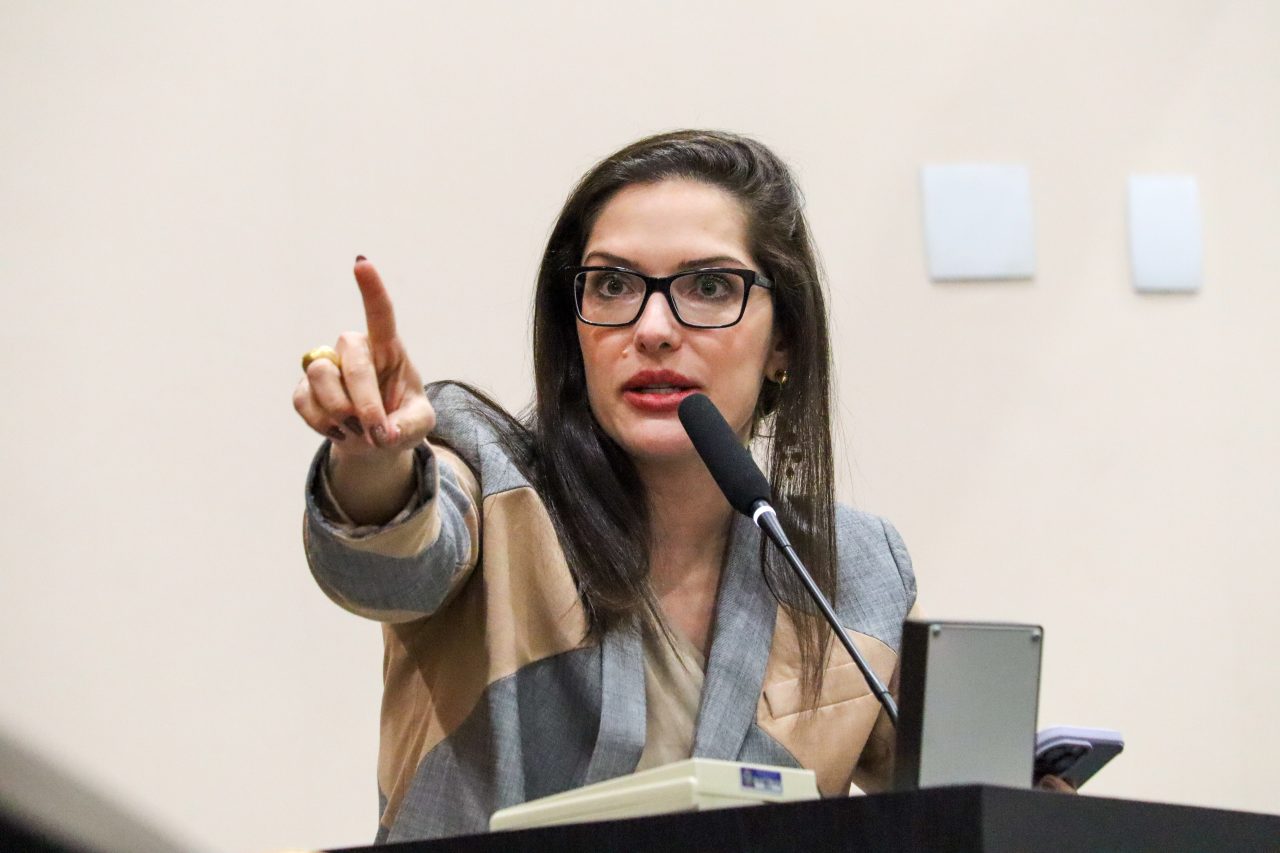 Janaina Riva defende direito à cesariana eletiva no SUS em Mato Grosso.