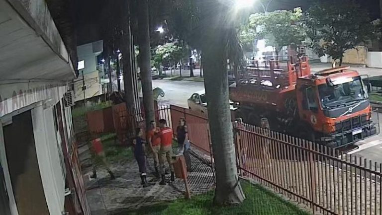 Bombeiro salvando recém-nascido engasgado com leite materno em Primavera do Leste