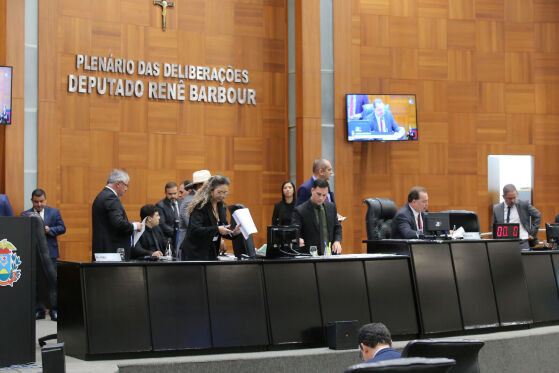 Deputados derrubam veto e liberam mercadinhos em presídios de Mato Grosso.