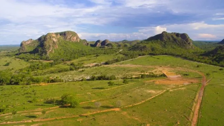 Domo de Araguainha, maior cratera de meteoro da América do Sul