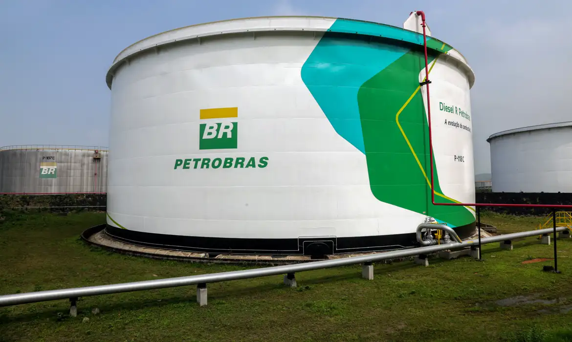 Redução do preço do diesel pela Petrobras começa a valer nesta sexta-feira