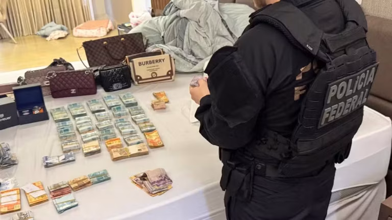 Produtos apreendidos pela Polícia em operação contra comércio ilegal em Cuiabá