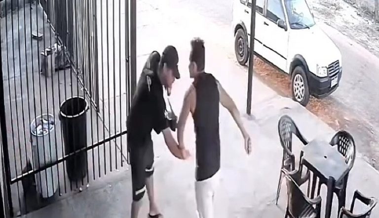 "Homem é morto a golpes de canivete em Porto Alegre do Norte, imagem da câmera de segurança"