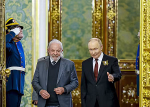 Lula tenta convencer Putin a negociar cessar-fogo com Zelensky