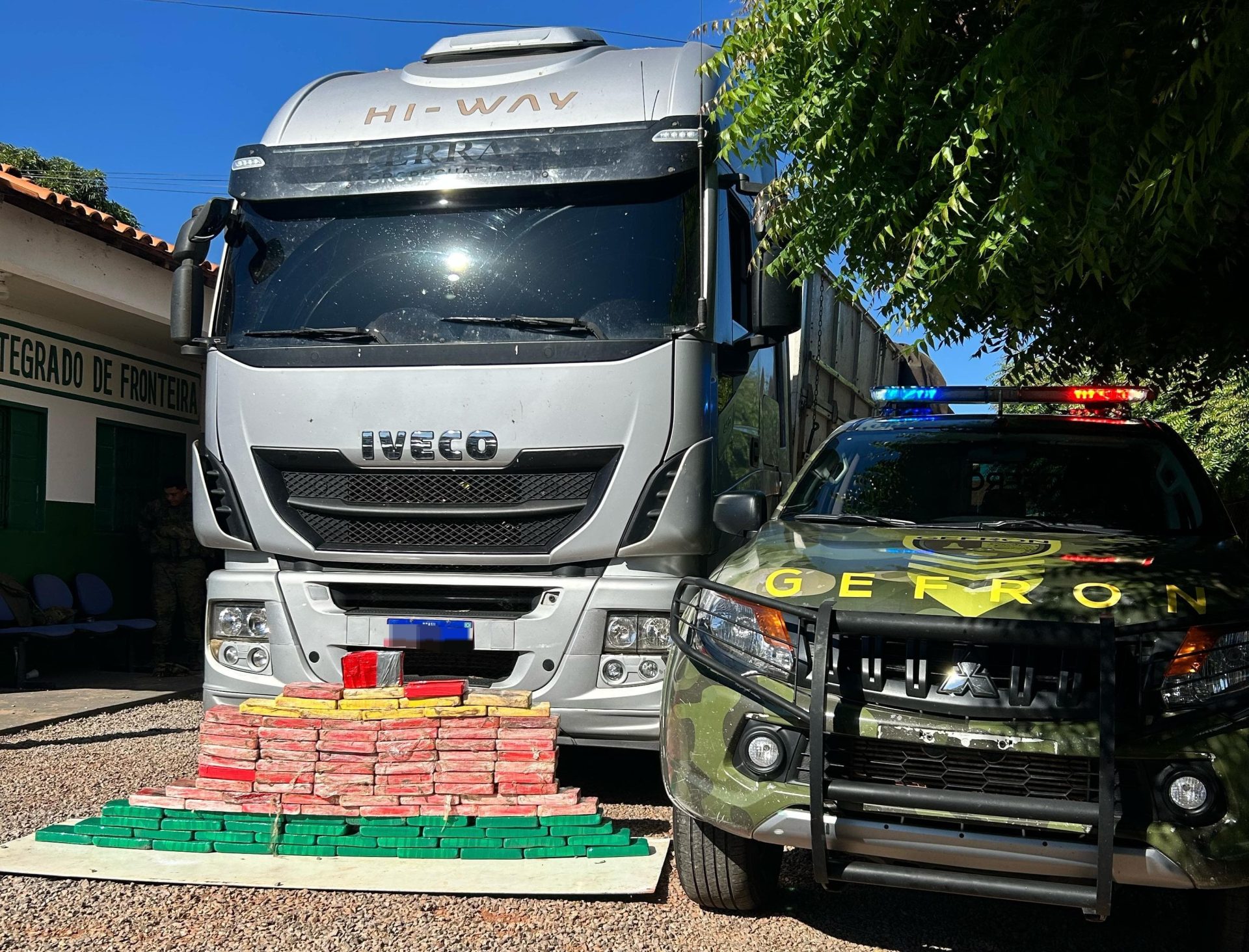 Gefron apreende cocaína escondida em caminhão em Cáceres