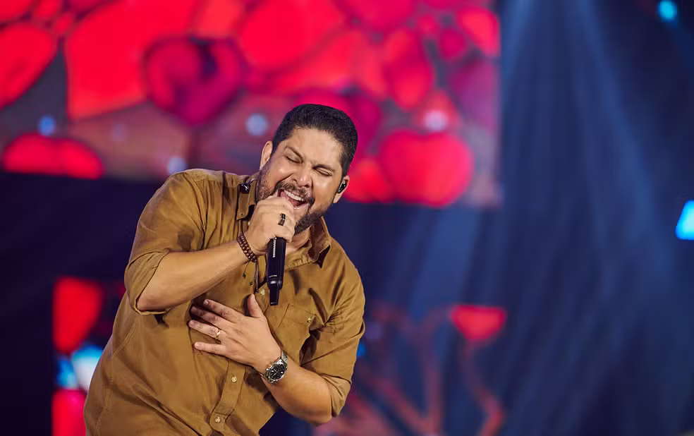 Jorge no Ribeirão Rodeo Music 2025 emociona público com show solo da turnê dos 20 anos da dupla Jorge & Mateus