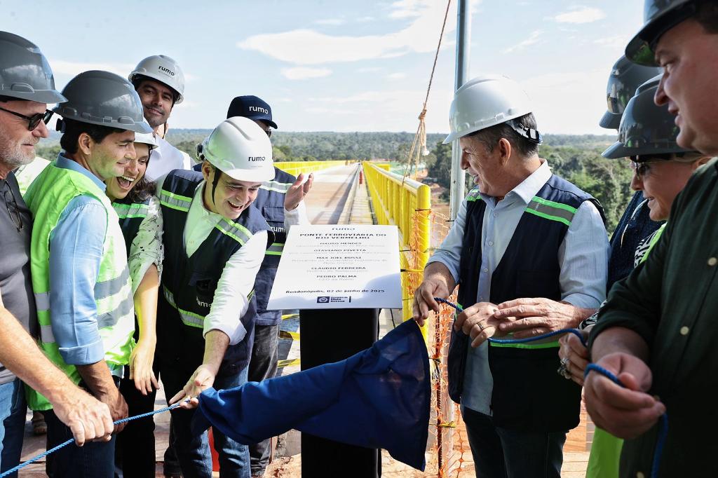Governador Mauro Mendes na inauguração da ponte da Ferrovia Estadual de Mato Grosso