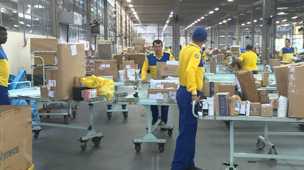 Gastos com encomendas internacionais em 2024 batem recorde no Brasil