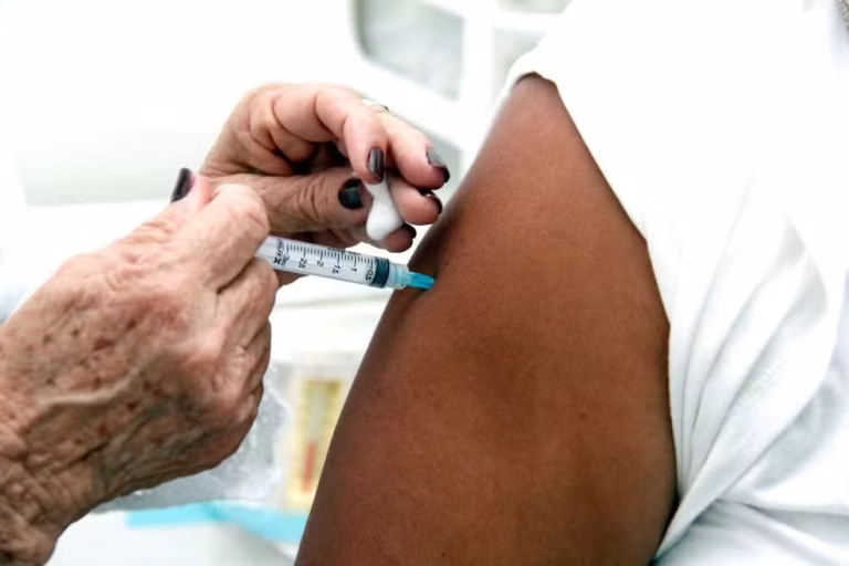 Vacinação contra gripe em Mato Grosso ampliada para toda a população