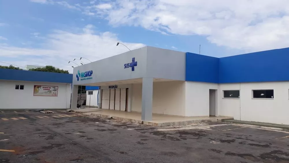 Fachada do Hospital Regional de Sinop, onde falhas em UTI pediátrica causaram morte de bebê