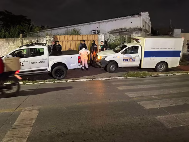 Delegacia abandonada onde corpo em decomposição foi encontrado em Várzea Grande