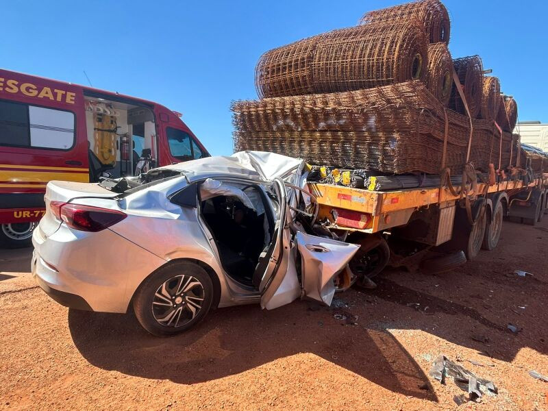 Acidente na MT-225 em Vera entre Onix e carreta deixa motorista morto