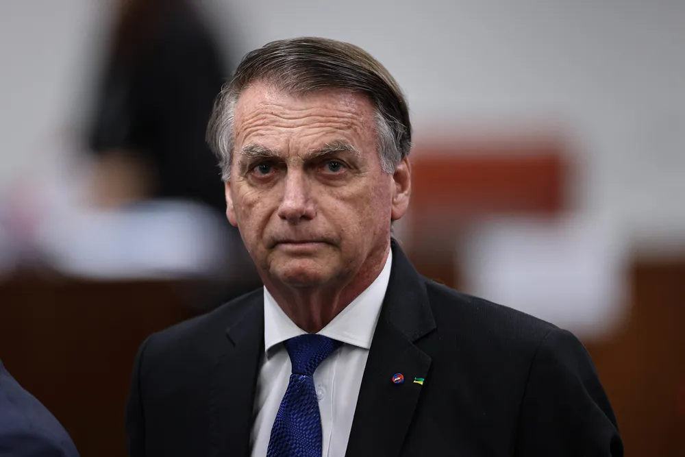 Bolsonaro com tornozeleira eletrônica após decisão do STF
