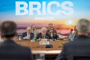 Lula discursa na cúpula do Brics defendendo reformas no FMI e na OMC