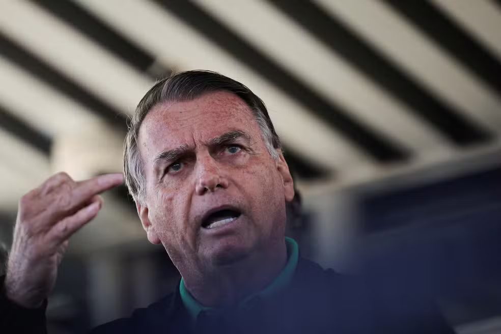 Jair Bolsonaro em evento político antes de usar tornozeleira eletrônica imposta pelo STF