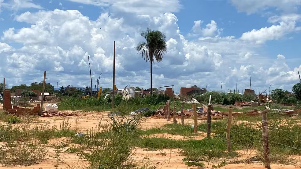 Polícia Militar realizando desocupação de imóvel invadido em Mato Grosso após nova lei
