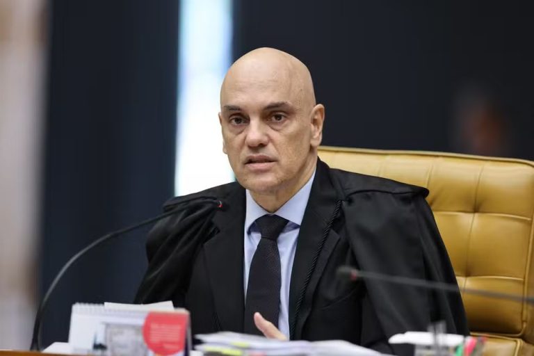Alexandre de Moraes no STF; Governo Lula estuda advogado nos EUA para defesa contra sanções da Lei Magnitsky