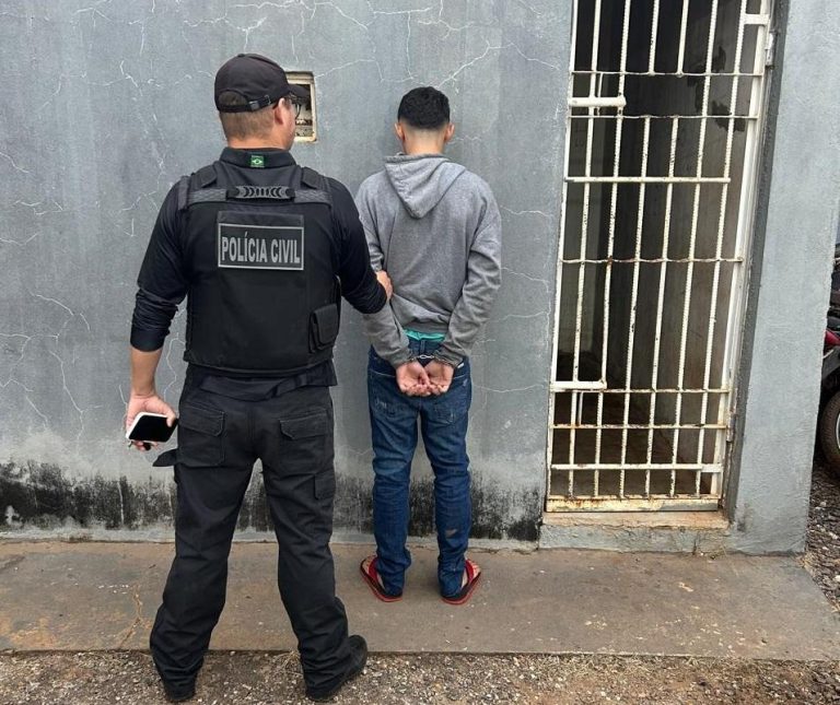 Policiais civis em operação contra facções criminosas em Mato Grosso