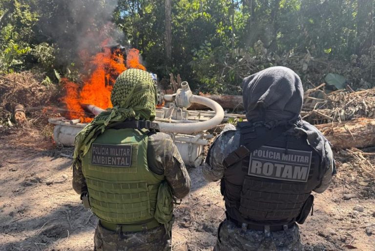 - Equipamentos usados em garimpo ilegal no interior de Mato Grosso foram apreendidos pela PM.