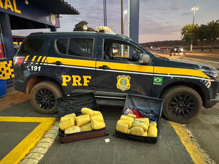 PRF apreende super maconha na BR-364 com passageiras usando documento falso