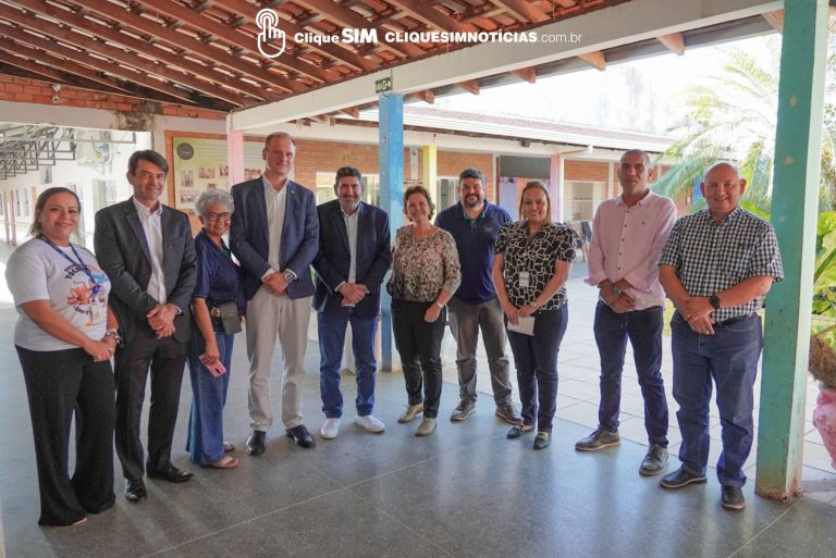Dr. João visita o Abrigo Bom Jesus e anuncia construção de capela para idosos