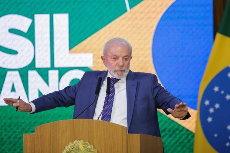 - Lula lança pacote de R$ 30 bilhões contra sobretaxa dos EUA