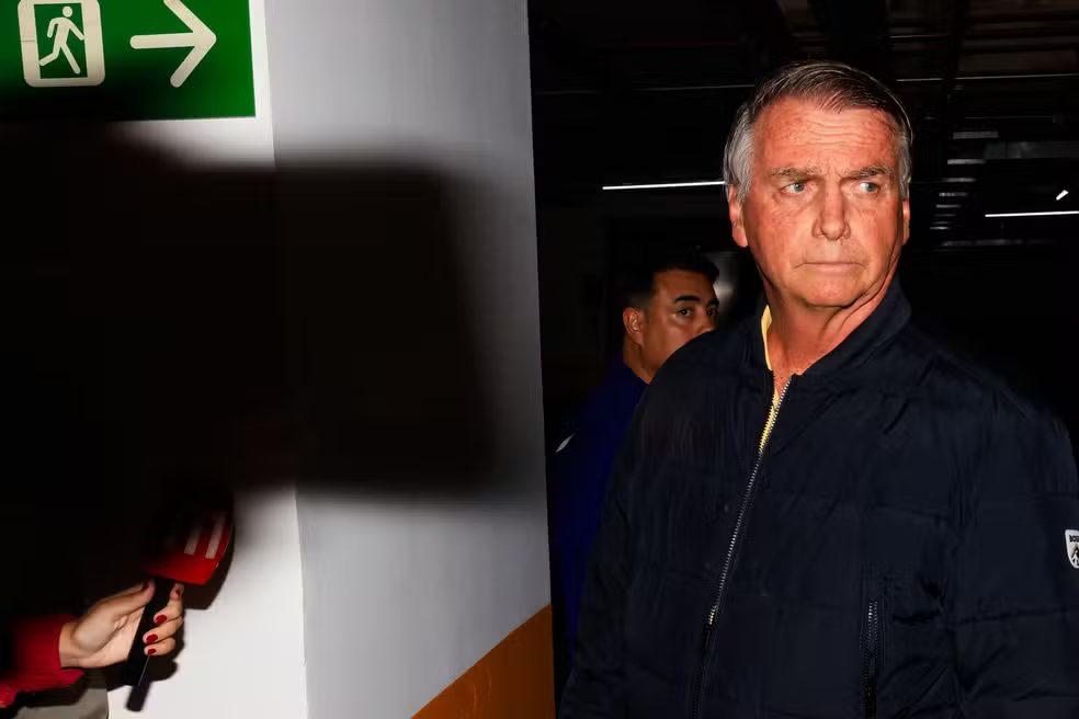Jair Bolsonaro em prisão domiciliar após decisão de Alexandre de Moraes