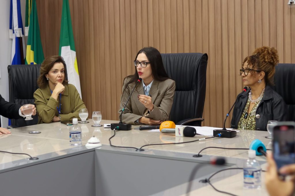 janaina riva cobra recursos para combate à violência contra a mulher em mato grosso