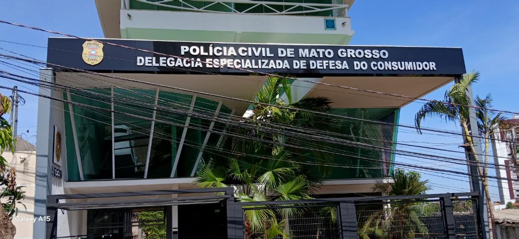 Polícia cumpre mandado em laboratório investigado na Operação Contraprova por fraudes em exames