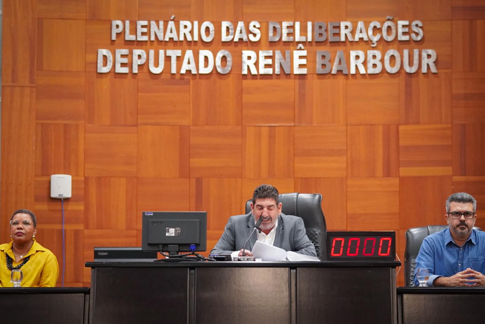 Projeto do deputado Dr. João prevê IA na prevenção de suicídios em Mato Grosso
