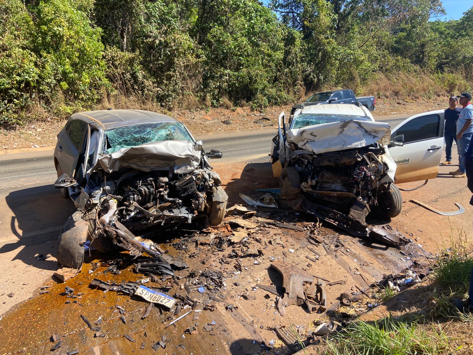 colisão entre hb20 e strada na br-163 resulta em duas mortes
