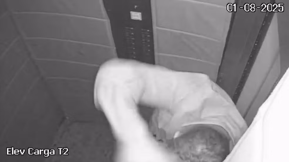 Empresário agride esposa com socos e cotoveladas em elevador; imagens chocam.