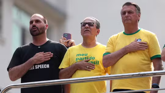 Bolsonaro indiciado por coação e tentativa de golpe segundo a PF  