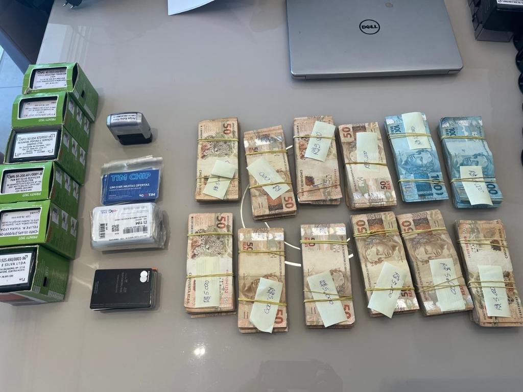 Polícia Civil cumpre mandados da Operação Datar contra lavagem de dinheiro em MT