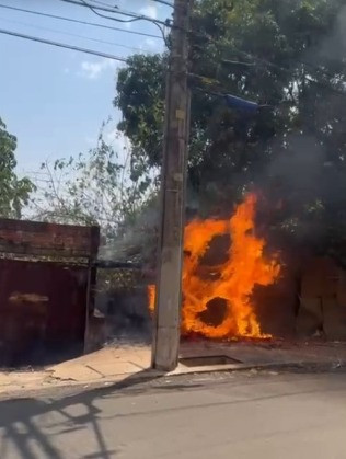 Incêndio em residência após homem usar thinner para atear fogo
