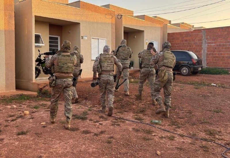 Policiais cumprem mandado contra grupo acusado de golpe de R$ 250 mil
