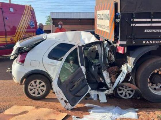 Colisão com carreta parada na BR‑364 causa morte de motorista