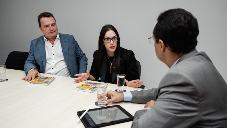 Janaina Riva e Max Russi entregam denúncia ao MPF sobre violência política de gênero em Mato Grosso