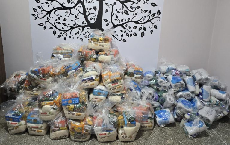 Facção escondia cestas básicas em casa de prostituição para distribuir à população